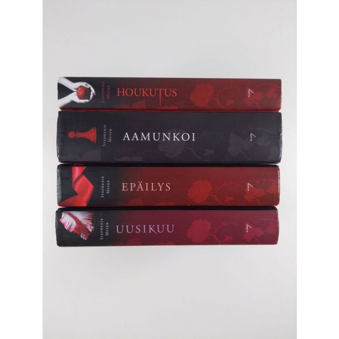 Stephanie Meyer : Houkutus -sarja : Houkutus ; Epäilys ; Uusikuu ;  Aamunkoitto