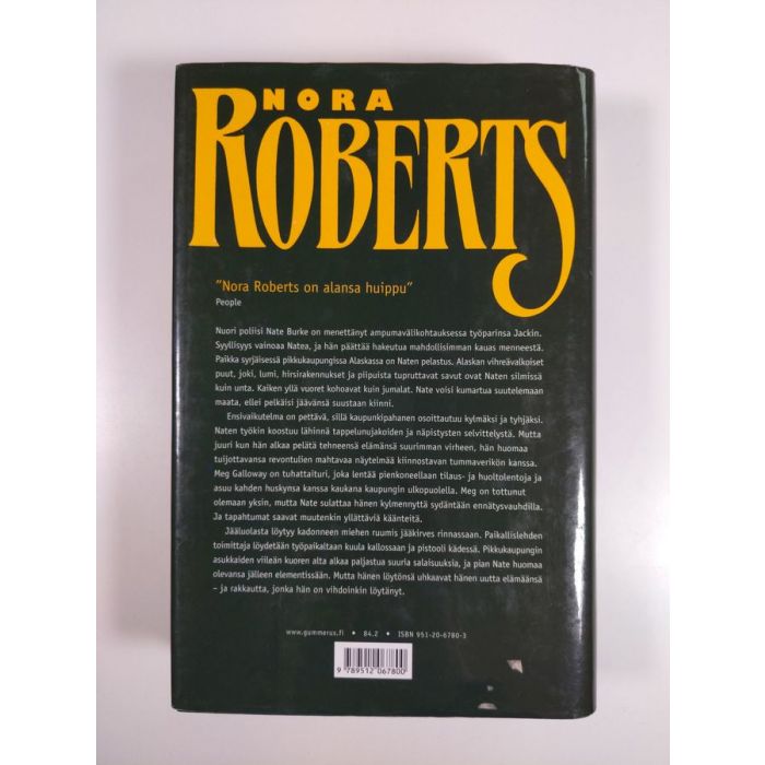 Nora Roberts : Roberts-paketti (10 kirjaa) : Julkinen salaisuus ; Rakkauden  kuu ; Revontulet ; Sininen Daalia ; Totuuden Tarhat ; Valkea Silkkiliina ;  Enkelten putous ; Suloinen Kosto ; Tähtien Virta ; Polttava Jää