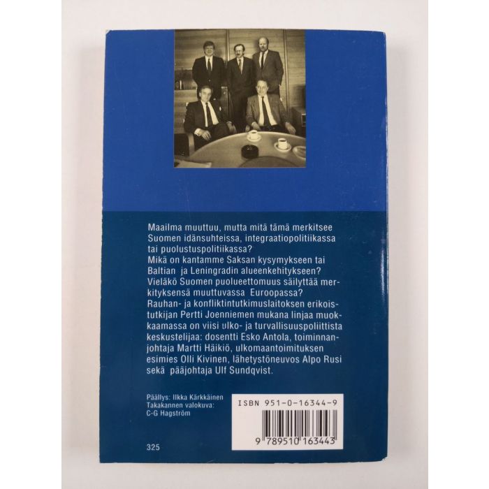 Pertti Joenniemi (toim.) : Ulkopolitiikka murroksessa : Suomi kylmän sodan  jälkeen