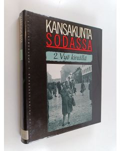 käytetty kirja Kansakunta sodassa 2 : Vyö kireällä