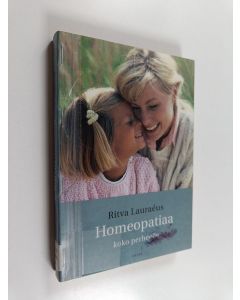 Kirjailijan Ritva Lauraeus käytetty kirja Homeopatiaa koko perheelle