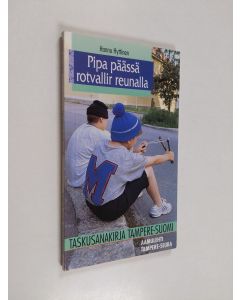 Kirjailijan Hannu Hyttinen käytetty kirja Pipa päässä rotvallir reunalla : taskusanakirja tampere-suomi