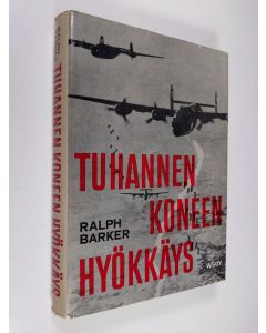 Kirjailijan Ralph Barker käytetty kirja Tuhannen koneen hyökkäys : kertomus ensimmäisestä tuhannen koneen suorittamasta Kölnin pommituksesta