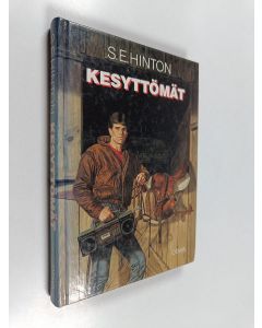 Kirjailijan S. E. Hinton käytetty kirja Kesyttömät