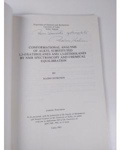 Kirjailijan Raimo Keskinen käytetty kirja Conformational analysis of alkyl substituted 1.3-oxathiolanes and 1,3-dithiolanes by nmr spectroscopy and chemical equilibration (signeerattu, tekijän omiste)