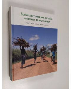 Kirjailijan Anna-Leena Simula & Pekka T. Rajala käytetty kirja Suomalaiset maailman metsissä oppimassa ja opettamassa