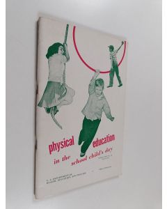 Kirjailijan Elsa Schneider & Simon A. McNeely käytetty teos Physical Education in the School Child's Day - Bulletin, No. 14