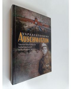 Kirjailijan Witold Pilecki käytetty kirja Vapaaehtoisena Auschwitziin : vastarintaliikkeen soluttautujan uskomaton tarina