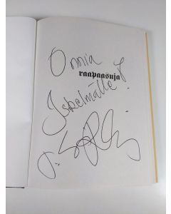 Kirjailijan Simo Ralli käytetty kirja Raapaasuja (signeerattu)