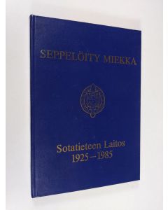 Kirjailijan Mikko Viitasalo & Juha Harjula käytetty kirja Seppelöity miekka - Sotatieteen laitos 1925-1985