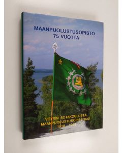 Kirjailijan Keijo Simola käytetty kirja Maanpuolustusopisto 75 vuotta : Vöyrin sotakoulusta Maanpuolustusopistoksi 1918-1993