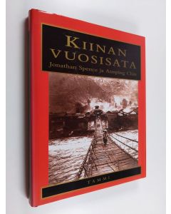 Kirjailijan Jonathan Spence käytetty kirja Kiinan vuosisata : sadan viime vuoden historia valokuvina