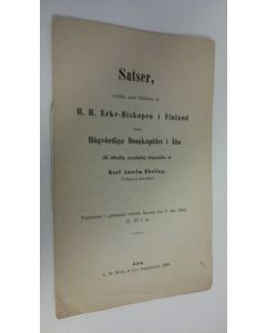 Kirjailijan Karl Anselm Ebeling käytetty teos Satser, hvilka med tillätelse af H. H. Erke-Biskopen i Finland samt Högvördiga Domkapitlet i Åbo till offentlig granskning framställas af Karl Anselm Ebeling ; Ventileras i gymnasii största lärosal den 8 okt. 