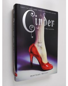 Kirjailijan Marissa Meyer käytetty kirja Cinder (ERINOMAINEN)