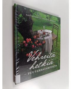 Kirjailijan Raili Heikkilä käytetty kirja Vehreitä hetkiä : puutarhatarinoita