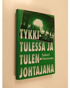 Kirjailijan Sakari Nieminen käytetty kirja Tykkitulessa ja tulenjohtajana