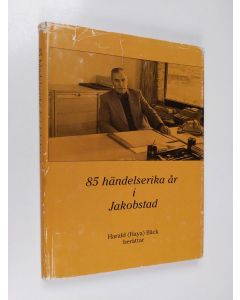 Kirjailijan Harald Bäck käytetty kirja 85 händelserika år i Jakobstad