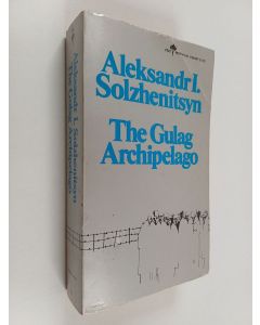 Kirjailijan Aleksandr I. Solzhenitsyn käytetty kirja The Gulag Archipelago 1918-1956 : An Experiment in Literary Investigations 1-2