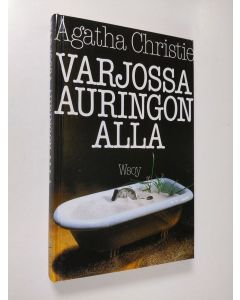 Kirjailijan Agatha Christie käytetty kirja Varjossa auringon alla