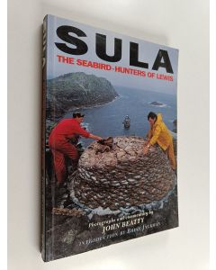 Kirjailijan John Beatty käytetty kirja Sula - The Seabird-hunters of Lewis