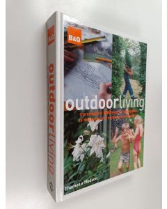 Kirjailijan Nicholas Barnard käytetty kirja Outdoor Living - The Complete B&Q Step-by-step Guide to Designing and Enjoying Your Garden