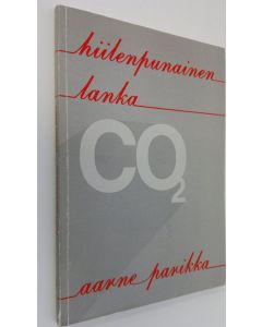 Kirjailijan Aarne Parikka käytetty kirja Hiilenpunainen lanka : kertomus hiilen seikkailuista kautta aikain, ekologian väärä ymmärtäminen, mitä on tehtävä, että eloon jäisimme