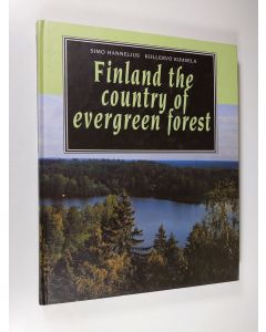 Kirjailijan Simo Hannelius käytetty kirja Finland the country of evergreen forest