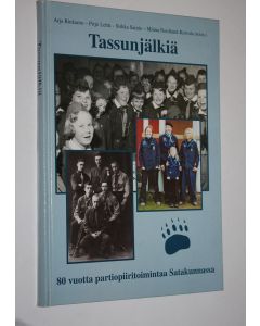 Kirjailijan Minna yms. Nordlund-Koivula käytetty kirja Tassunjälkiä : 80 vuotta partiopiiritoimintaa Satakunnassa