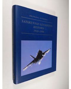 Kirjailijan Juha Pakarinen käytetty kirja Satakunnan lennoston historia 1918-1998