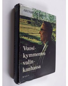 Kirjailijan Artturi Leinonen käytetty kirja Vuosikymmenten valinkauhassa : muistelmia : 3