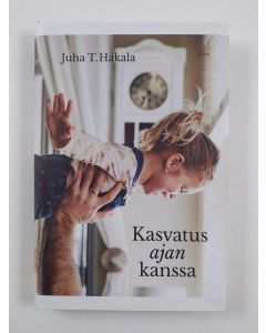 Kirjailijan Juha T. Hakala uusi kirja Kasvatus ajan kanssa (UUSI)