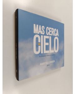 Kirjailijan Marcelo Singer käytetty kirja Mas cerca del cielo - un fotógrafo celeste en Sudáfrica