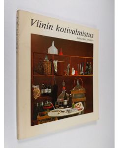 Kirjailijan Kjeld Erlandsen käytetty kirja Viinin kotivalmistus