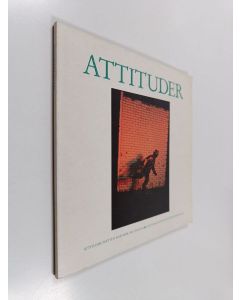 Kirjailijan Erkki Jukarainen käytetty kirja Attituder = Attitudes : Nordjyllands kunstmuseum, Aalborg, Södertälje konsthall