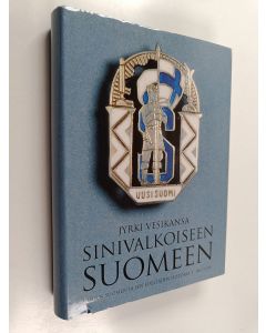 Kirjailijan Jyrki Vesikansa käytetty kirja Sinivalkoiseen Suomeen : Uuden Suomen ja sen edeltäjien historia 1, 1847-1939