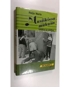 Kirjailijan Reijo Norio käytetty kirja Musiikissa mukana : tutkittua ja tulkittua