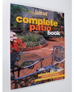 käytetty kirja Complete patio book
