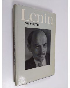 Kirjailijan V. I. Lenin käytetty kirja On youth