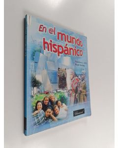 Kirjailijan Francisco J. Uriz käytetty kirja En el mundo hispánico