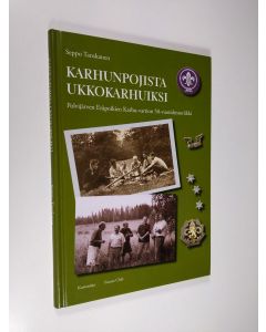 Kirjailijan Seppo Tanskanen käytetty kirja Karhunpojista ukkokarhuiksi : Polvijärven Eräpoikien Karhu-vartion 50-vuotishistoriikki (tekijän omiste)