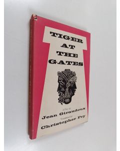 Kirjailijan Jean Giraudoux käytetty kirja Tiger at the Gates (La Guerre de Troie N'aura Pas Lieu)