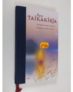 Tekijän Marjut Hjelt  käytetty kirja Pieni taikakirja : valikoima Suomen kansan taikoja ja enteitä