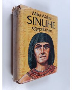 Kirjailijan Mika Waltari käytetty kirja Sinuhe egyptiläinen : Viisitoista kirjaa lääkäri Sinuhen elämästä n. 1390-1335 e.Kr.