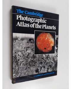Kirjailijan Geoffrey Briggs käytetty kirja The Cambridge photographic atlas of the planets