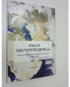 Kirjailijan Anitta Valtonen käytetty kirja Pallo neuvottelijoilla : Suomi kansainsälisisssä ilmastoneuvotteluissa 1988-2012