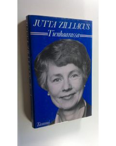 Kirjailijan Jutta Zilliacus käytetty kirja Tienhaarassa