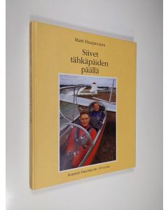 Kirjailijan Matti Haapavaara käytetty kirja Siivet tähkäpäiden päällä : Kajaanin ilmailukerho 50 vuotta : 1945-1995 (tekijän omiste, signeerattu)