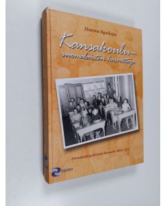 Kirjailijan Hannu Syväoja käytetty kirja Kansakoulu - suomalaisten kasvattaja : perussivistystä koko kansalle 1866-1977