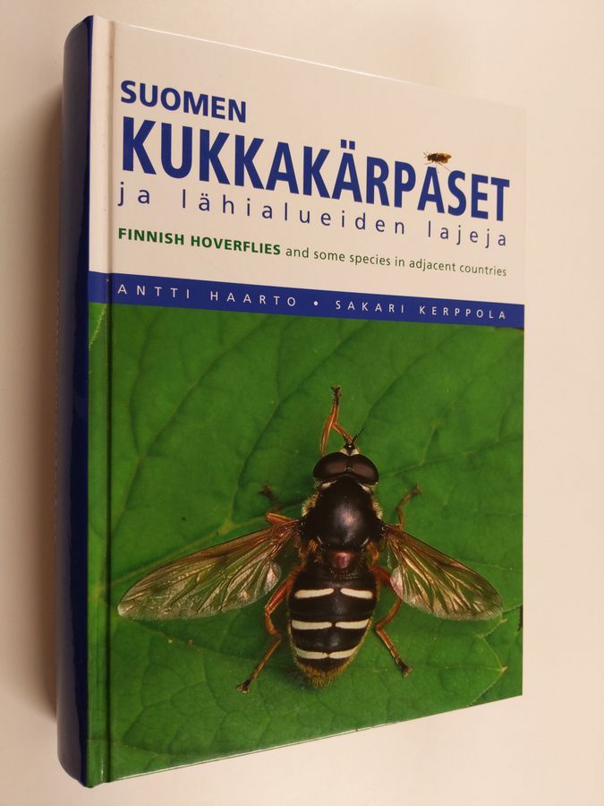 Yläosa 65+ imagen suomen kukkakärpäset