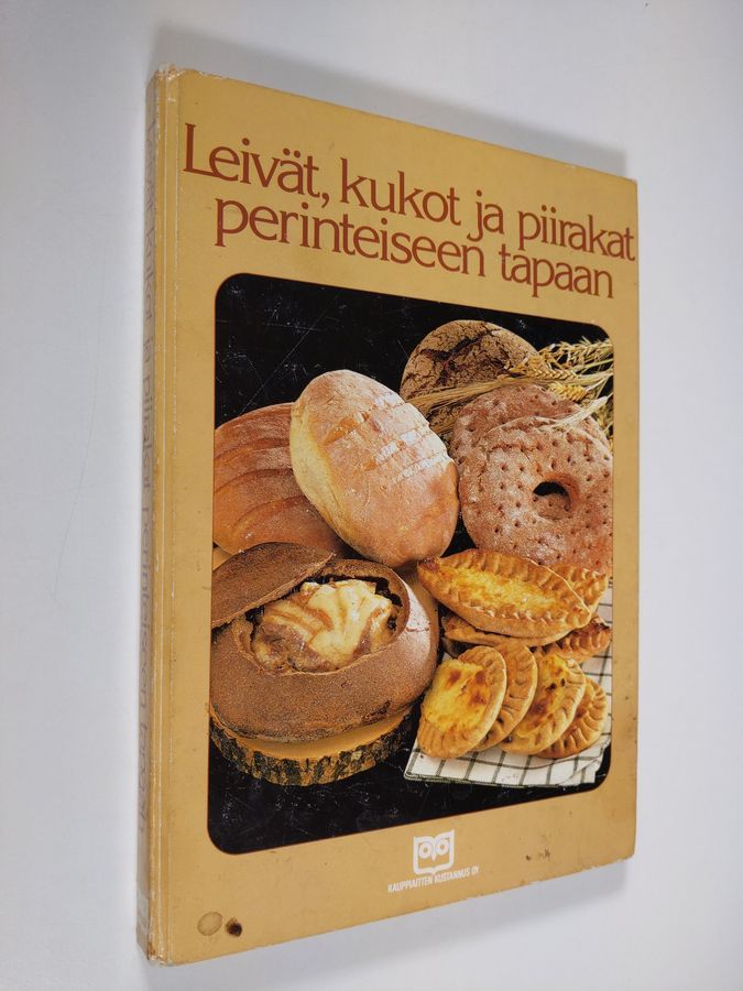 Osta Salo, Nurminen: Leivät, kukot ja piirakat perinteiseen tapaan |  Anna-Liisa Salo & Arja ym. Nurminen | Antikvariaatti Finlandia Kirja